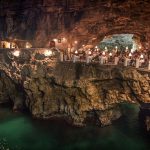 Esplora la magia della Grotta Palazzese: il ristorante più bello di Polignano a Mare