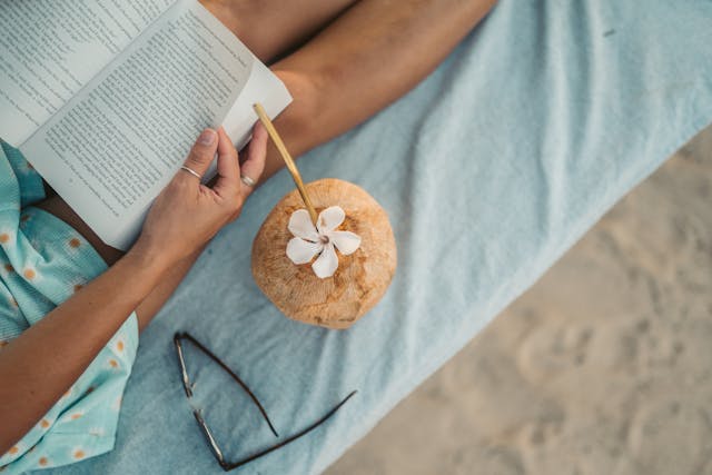 Top 10 Libri da Portare in Vacanza: I Titoli più Belli da Leggere in Spiaggia