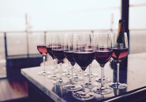 10 BOTTIGLIE DI VINO CHE NON POSSONO MANCARE PER LA TUA VACANZA IN YACHT