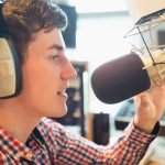 Perché alcune voci restano in mente: la comunicazione radiofonica è una tecnica dell’attenzione